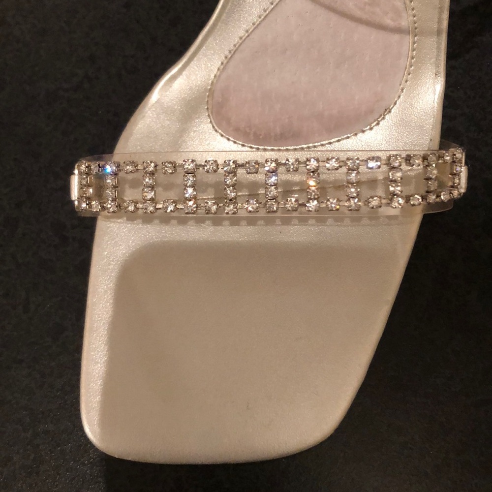 Low heel - Picture 3 of 6
